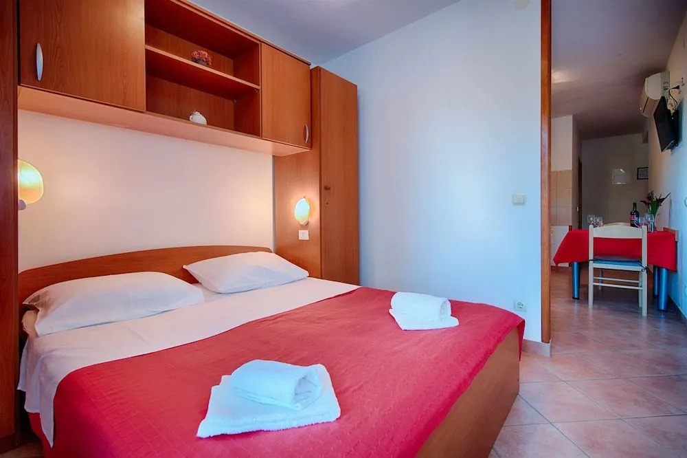 Apartments Bruna Lastovo