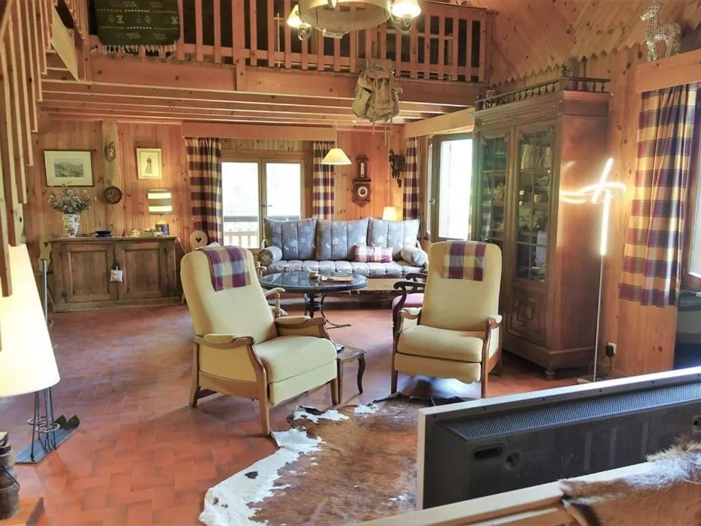 Chalet chaleureux pour 10 personnes avec cheminée et internet, proche des pistes - FR-1-342-224