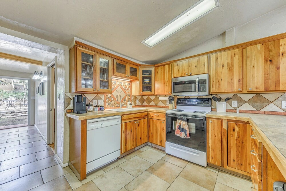 < 1 Mi to Grindstone Lake: Ruidoso Home w/ Grill!