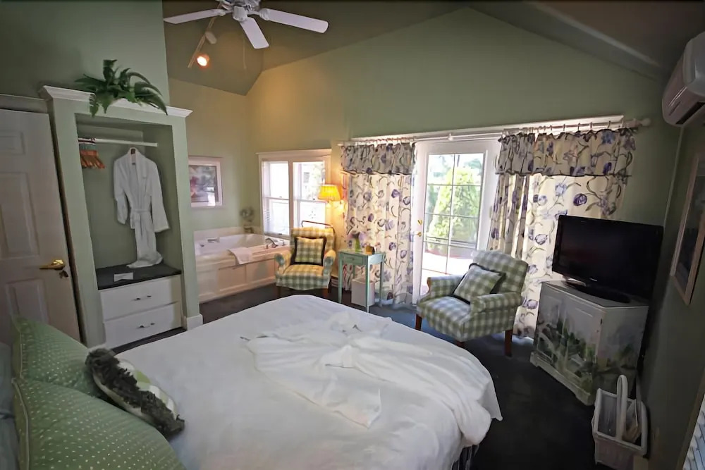 Metivier Inn