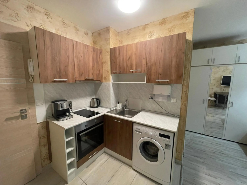 Colonel apartment 858