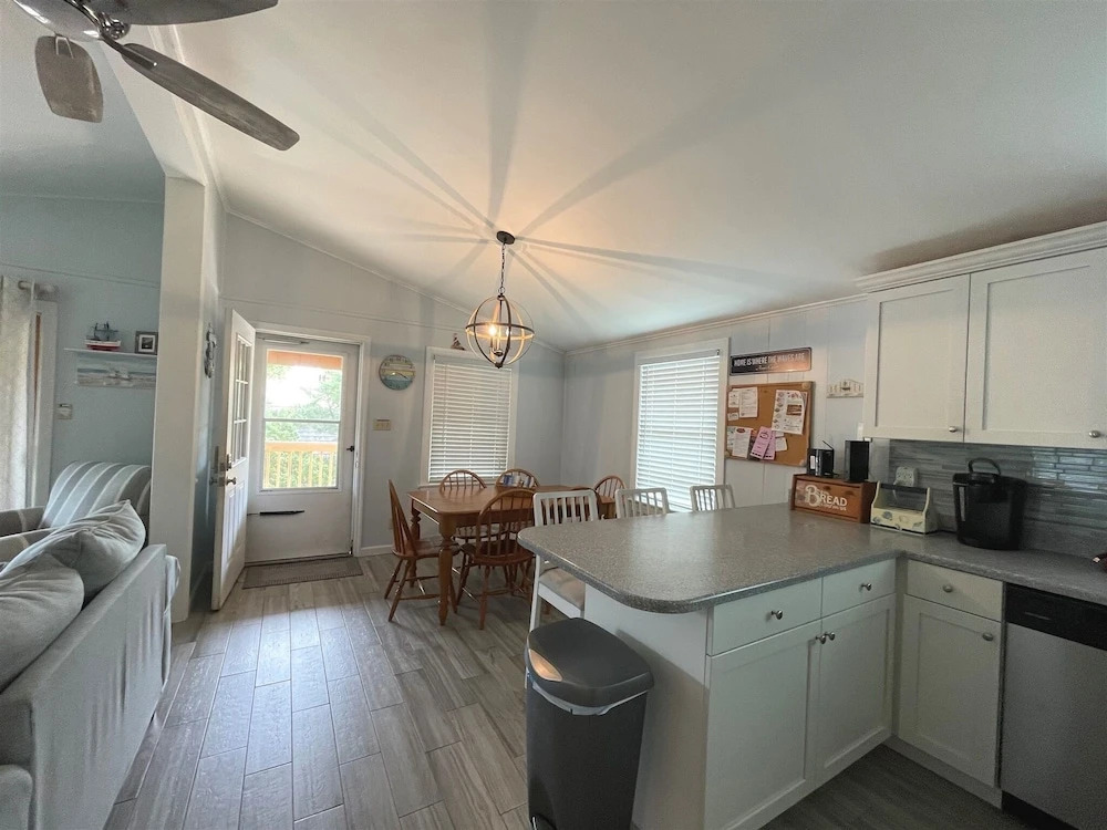 40255 N Beachcomber Dr House by RedAwning