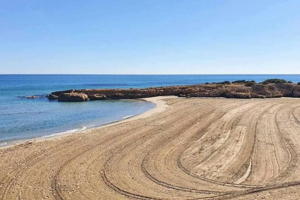 PINK GARDEN-Bungalow con piscina.Free Parking