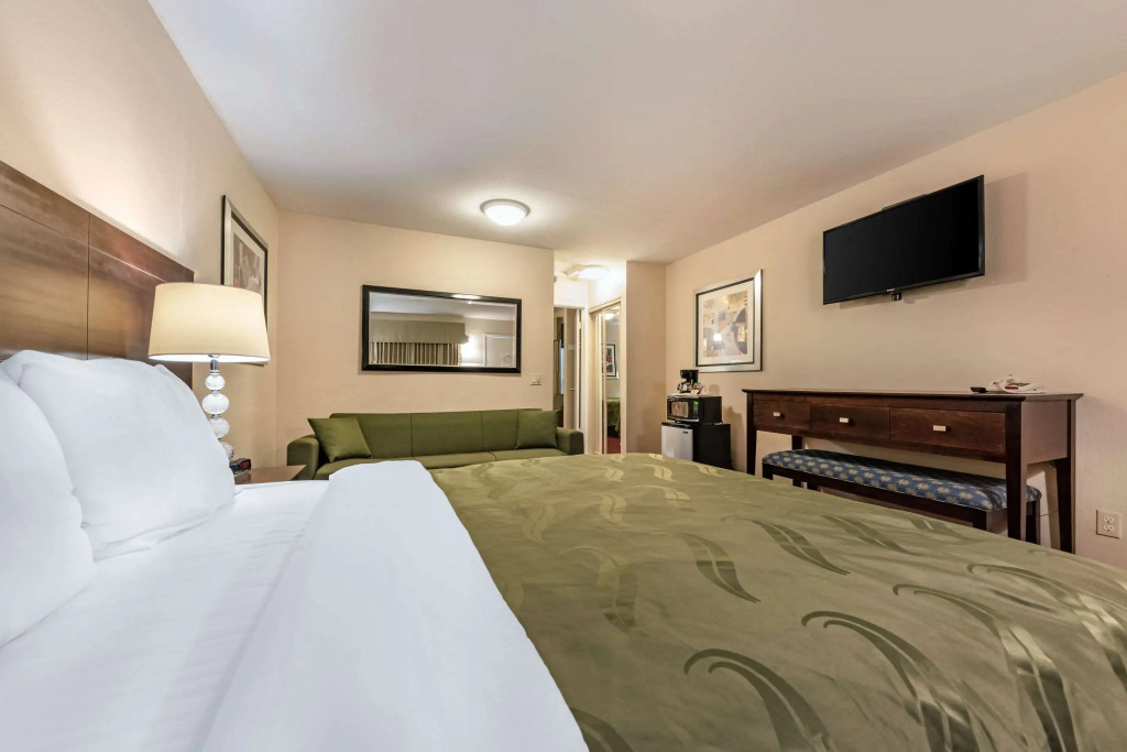 Scottish Fairway Inn