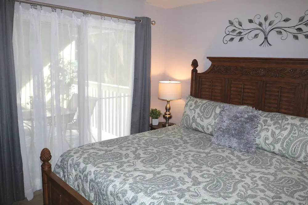 ​Near Theme Parks! Spectacular New 3 BR Home, Sleeps 7, Patio, Pool!