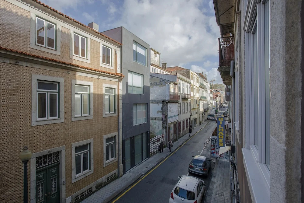 Bombarda Apartments by LovelyStay