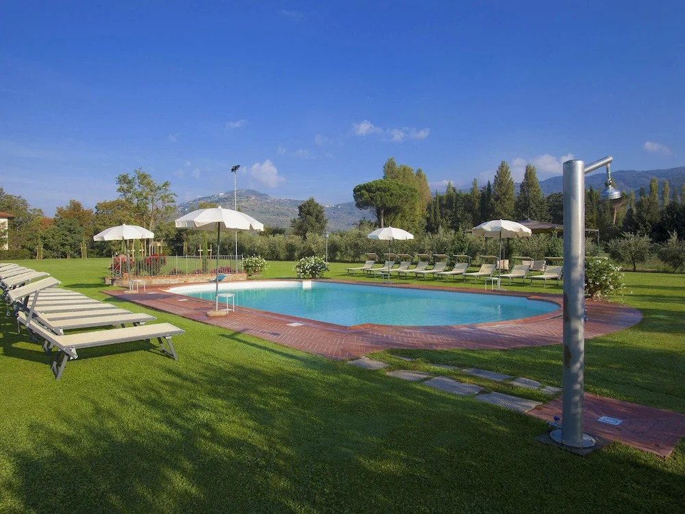 Agriturismo near Cortona with Spacious Garden & Swimming Pool