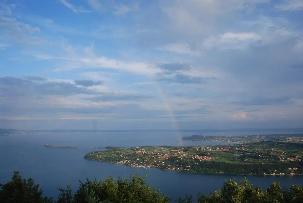 Villa Luna Stunning Modern Villa Shared Infinity Pool, Big garden, Fantastic lake view,AC