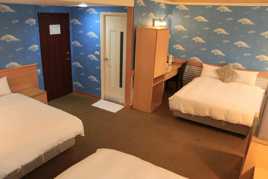 Manbo Holiday Hotel