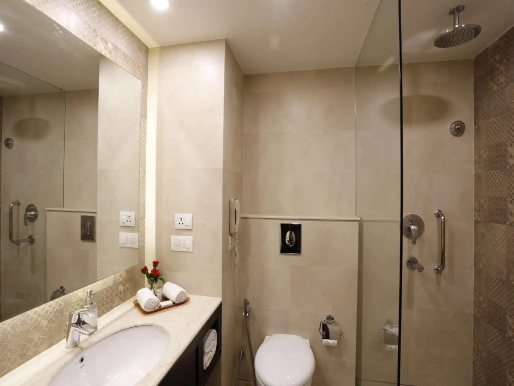 La Place Sarovar Portico