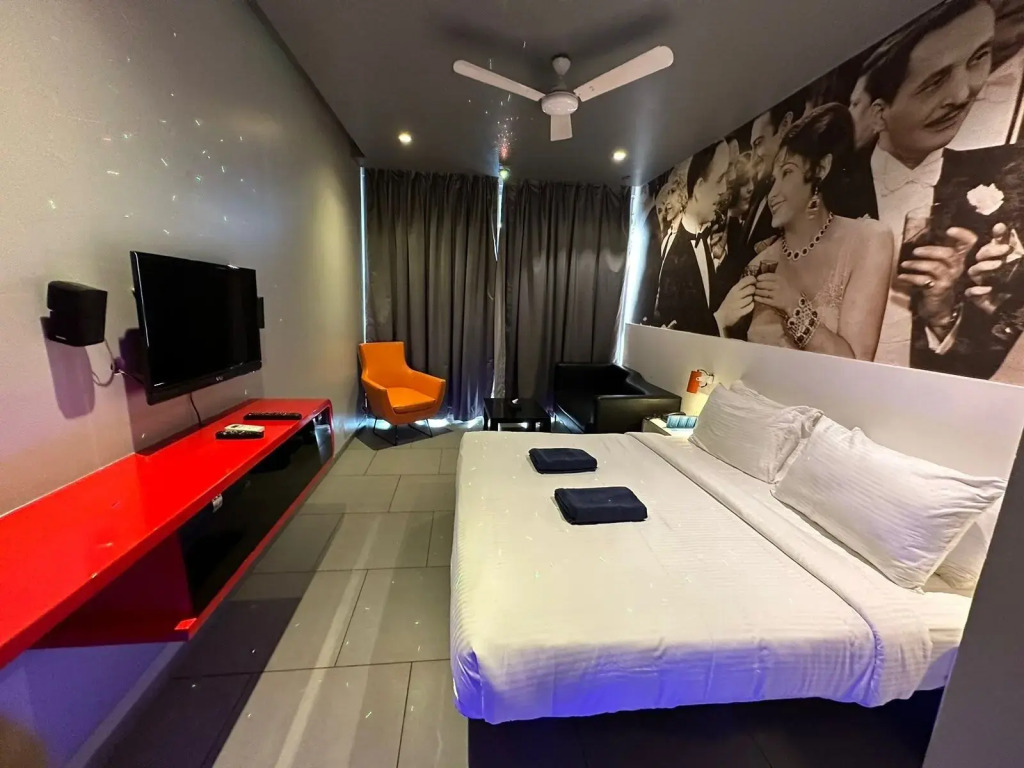 SinQ Party Hotel - No Male Stags Allowed