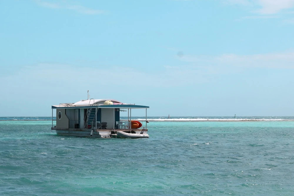 Lagoon Lodge Caraïbes -Lodge flottant sur lagon avec vue mer