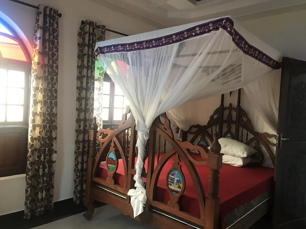 Amore Zanzibar Guest House with WiFi by Monalisa