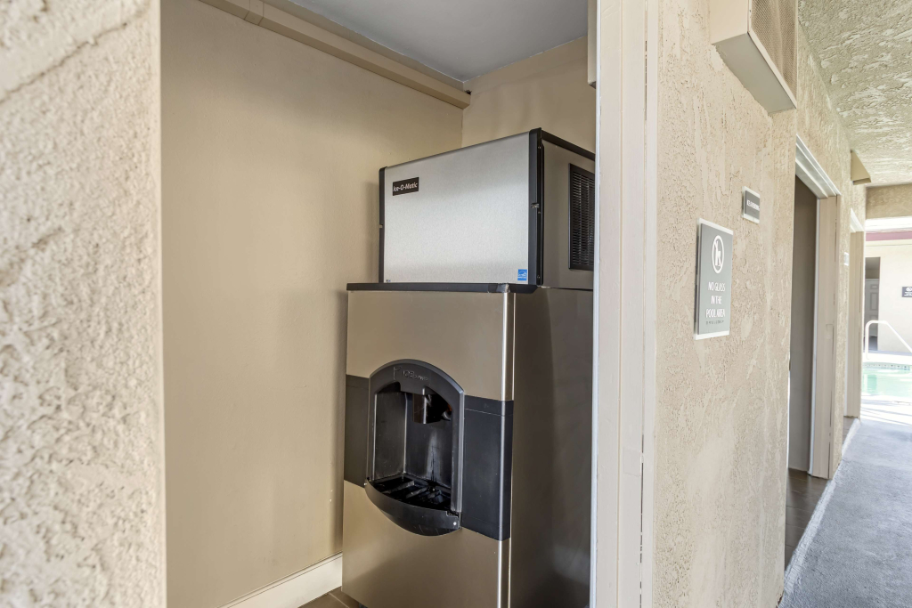 Best Western China Lake Inn