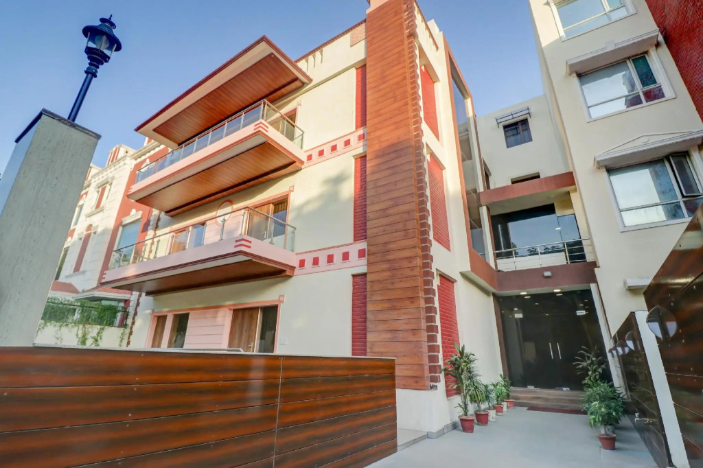 CAPITAL O40858 Grand Suites