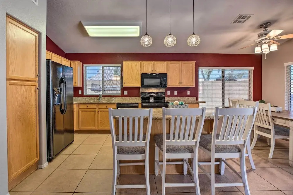 Outdoor Kitchen, Heated Pool: Gilbert Retreat!
