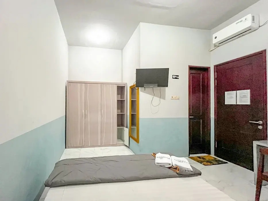 Kusuma Guest House Jombang RedPartner near Station Jombang