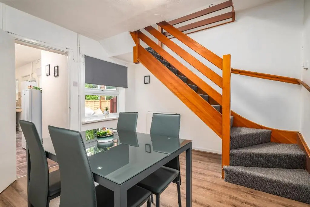 CONTRACTORS & Families - Central Location - Garden & Free Parking by ComfyWorkers