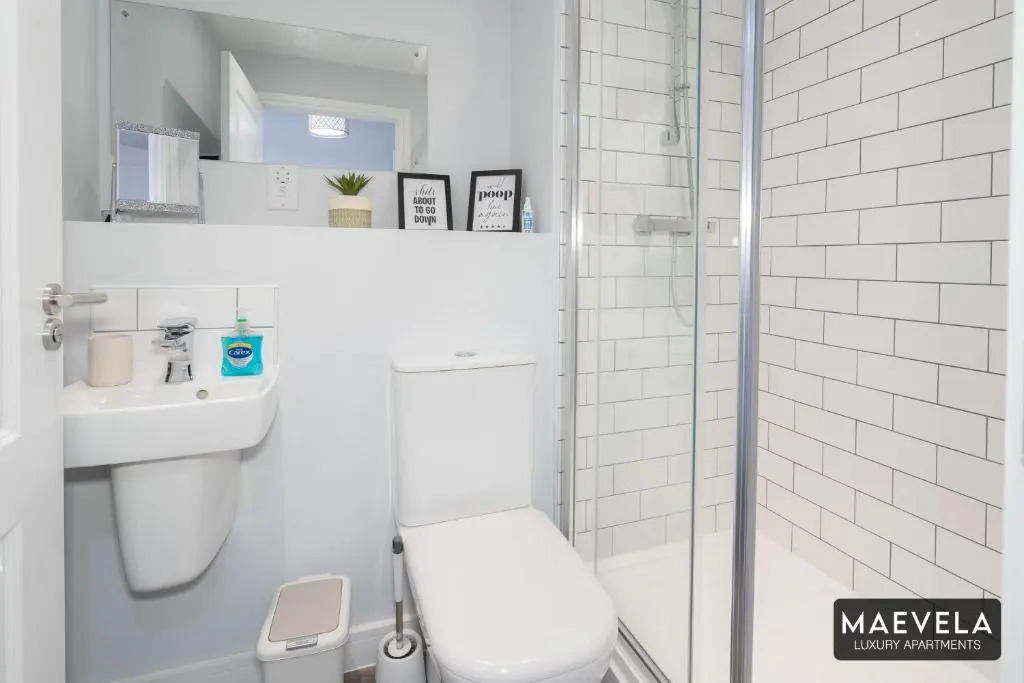 MAEVELA Apartments - Luxury Top Floor Penthouse - With Parking - 2 Bedroom New Build Apartment ✪ City Centre, Digbeth ✓ With Huge Patio Sliding Doors - CITY VIEW - ROOFTOP TERRACE - PS4 & Smart TV's