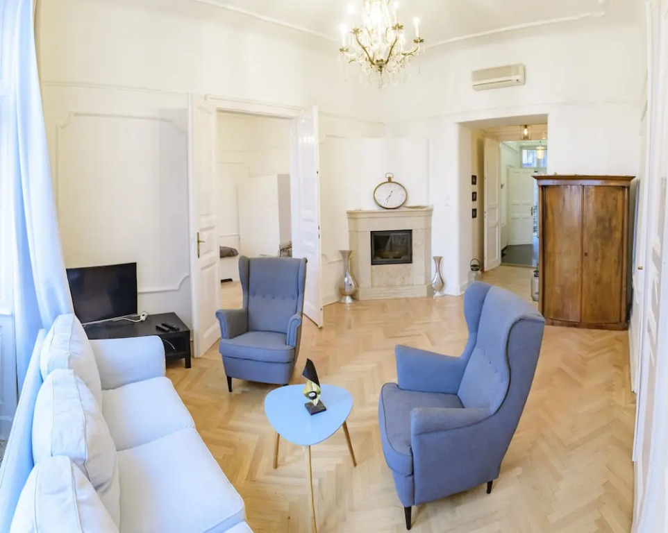 Pelicanstay in Buda Historical District