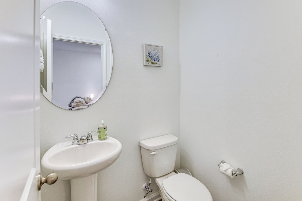 3 Mi to Beach! Family-friendly Palm Coast Getaway