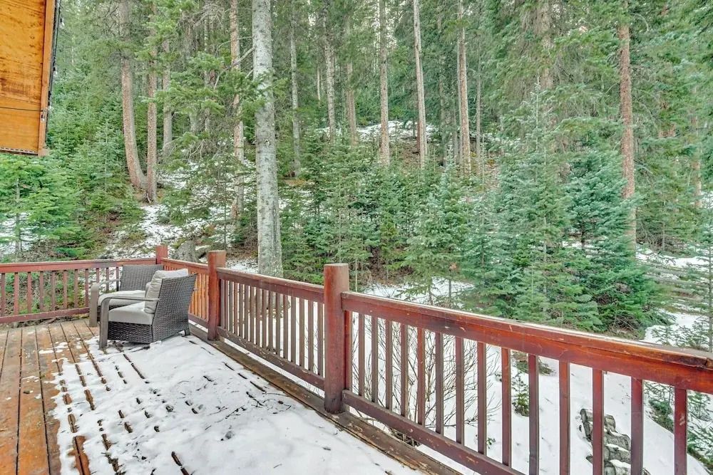 Scenic Creekside Retreat! Rocky Mountain Cabin