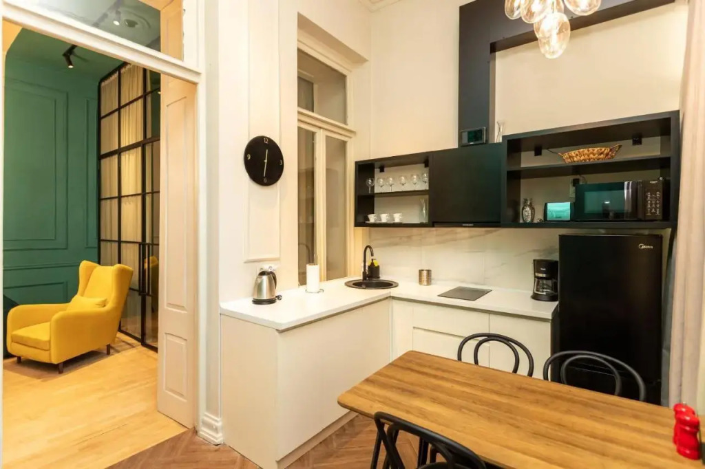 Stylish 3BR House with balcony