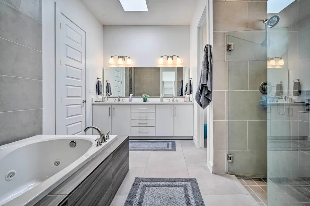 Upper Valley El Paso Home w/ Hiking Access On-site