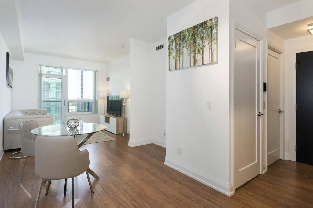 Diamond Vacation Homes - Yonge Sheppard