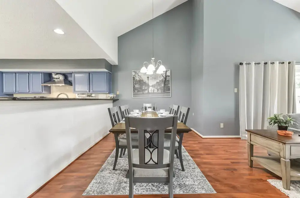 Texas Charm in Houston Westchase, 2 King Bds, Extended Stays, Pet, Chinatown
