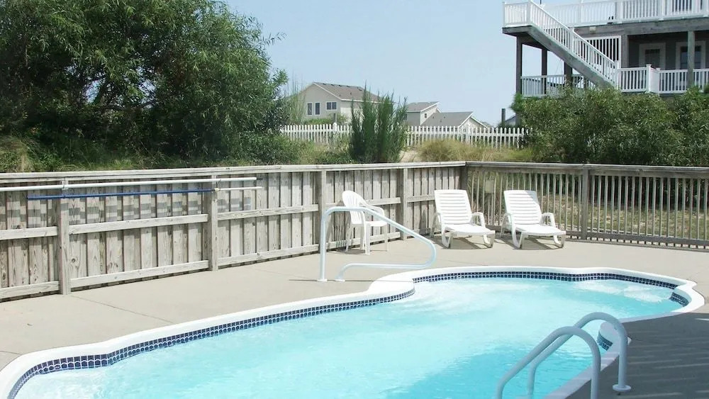 Momma's Happy, Daddy's Broke - 4 Br home by RedAwning