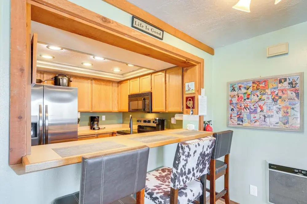 1/2 Mi to Brian Head Resort! Mtn-view Condo