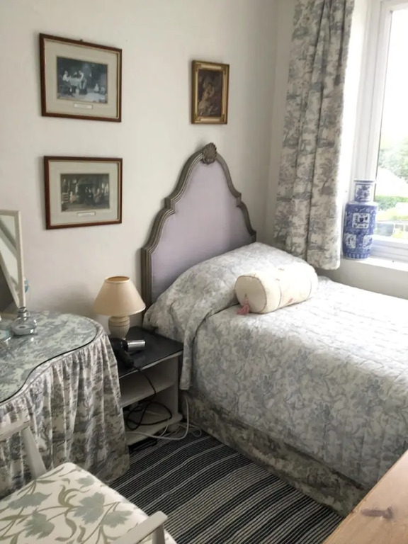 House With 4 Bedrooms in Warminster , With Enclosed Garden and Wifi