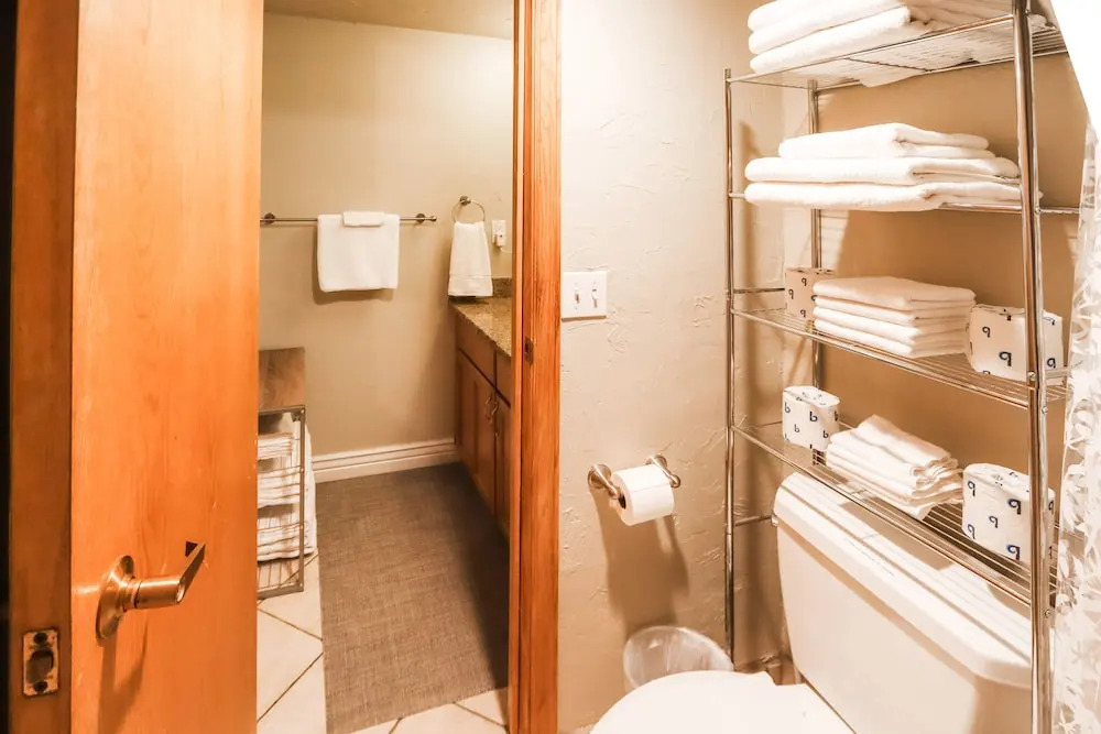 New Ski In/ski out Studio Onsite Amenities!