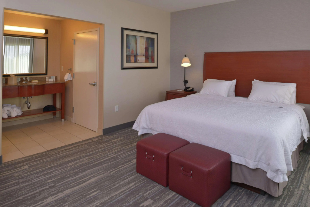 Hampton Inn and Suites Bakersfield North-Airport