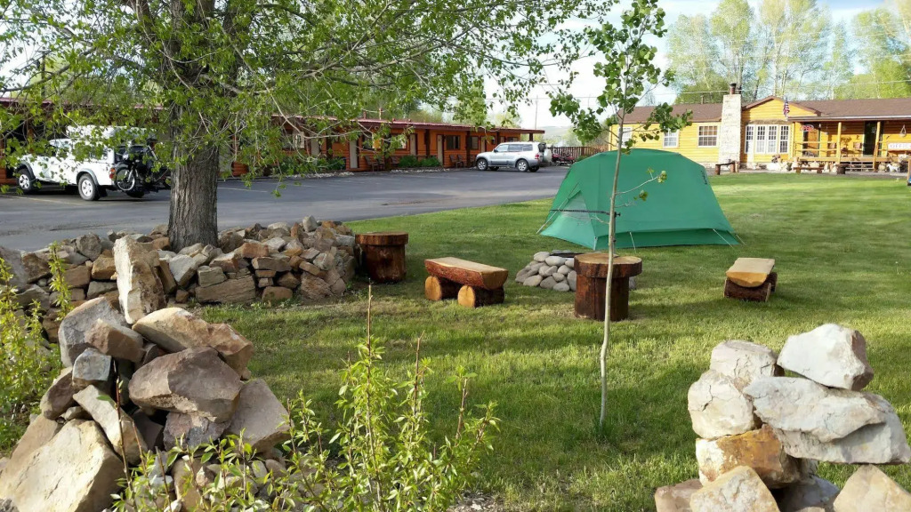 Long Holiday Motel