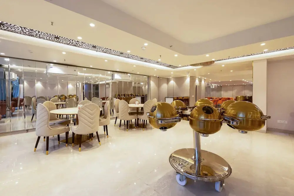 Aadat Hotel Near Artemis Hospital Gurgaon