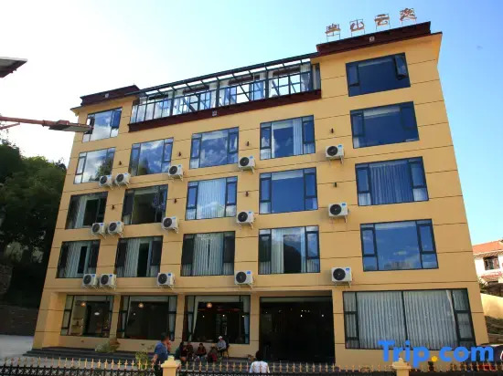 Mid-Mountain Cloud Leisure · Life Mountain View Resort Inn (Heishui County Branch)
