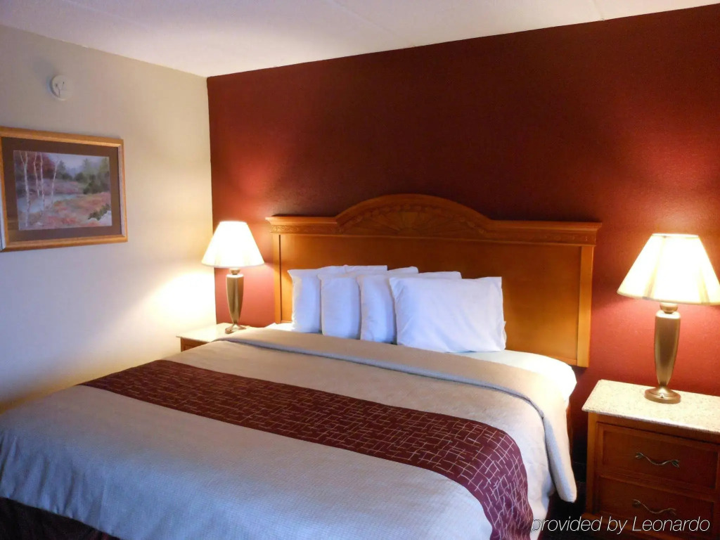 Red Roof Inn & Suites Pigeon Forge Parkway