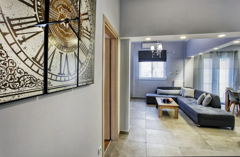 Spacious 3-Bedroom Apartment Near the Train
