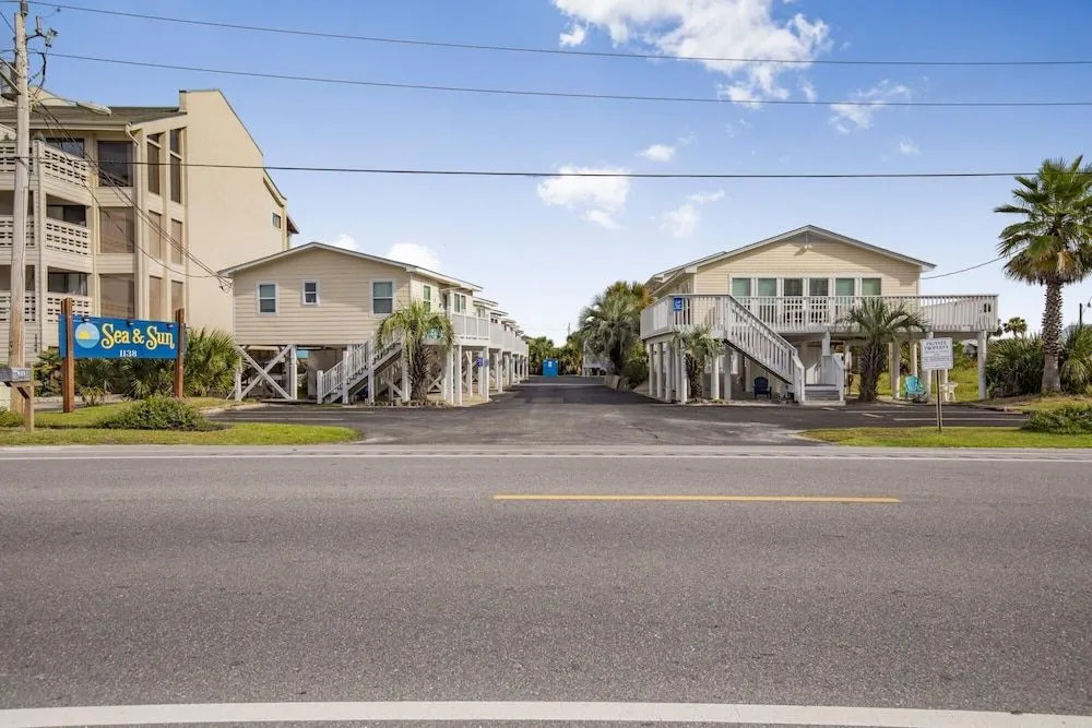 Pet Friendly Condo in Gulf Shores Outdoor Pool