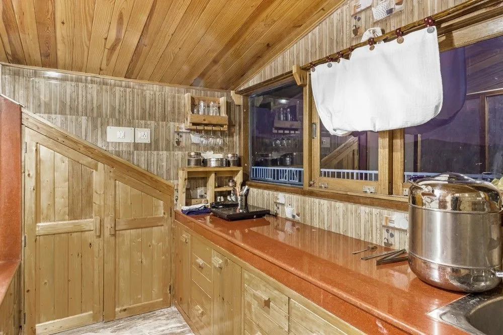 GuestHouser 1 BR Bed & Breakfast 83ac