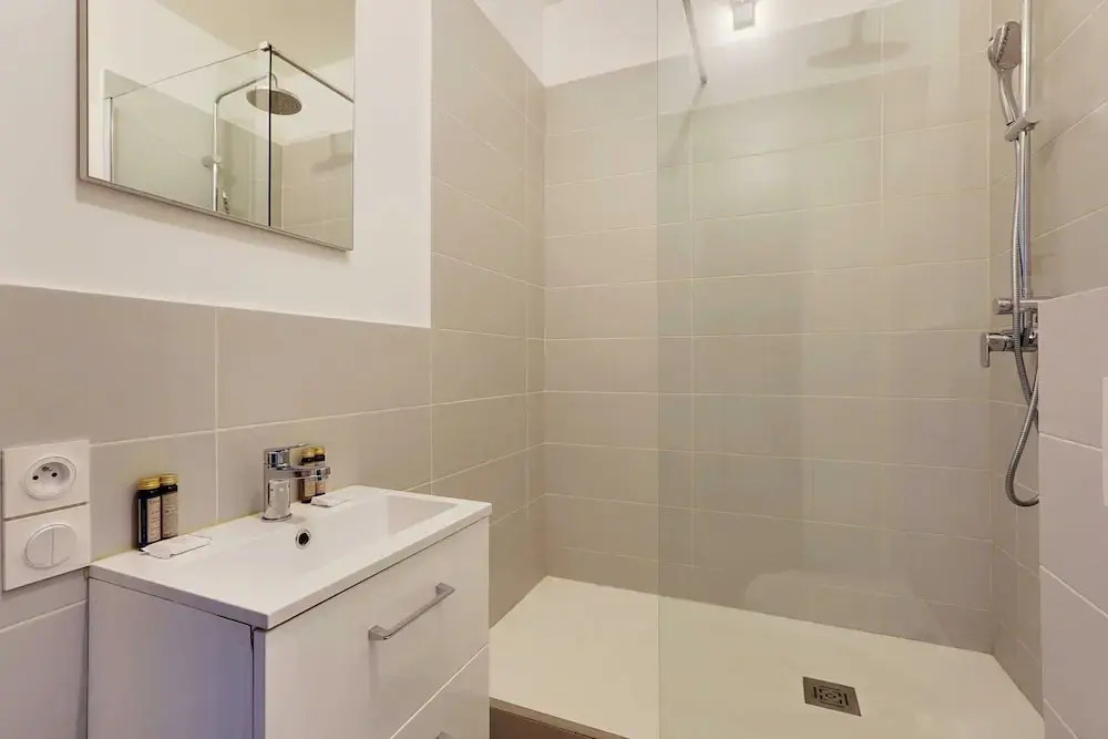 Spacious Apartment - 4br/10p Near Montmartre