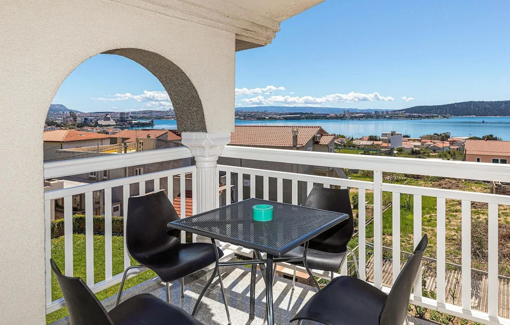 Amazing Apartment in Kastel Sucurac With Wifi and 3 Bedrooms