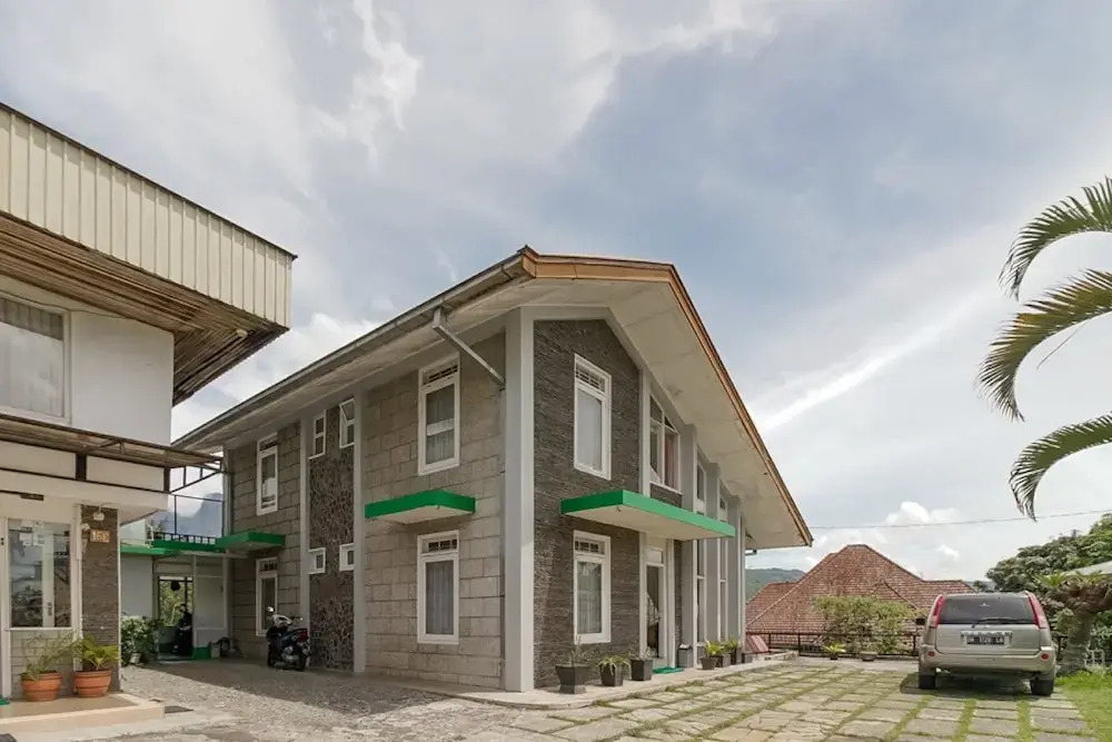 RedDoorz near Ngarai Sianok Bukittinggi