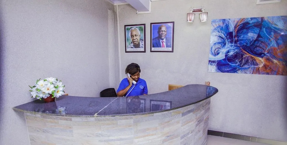 B10 Airport Lodge