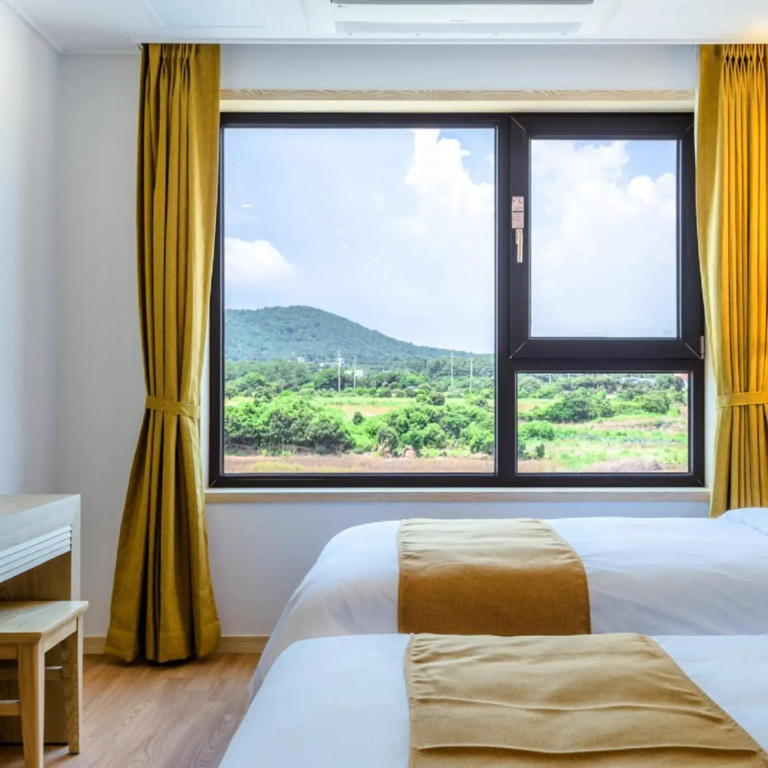 Thira Hotel