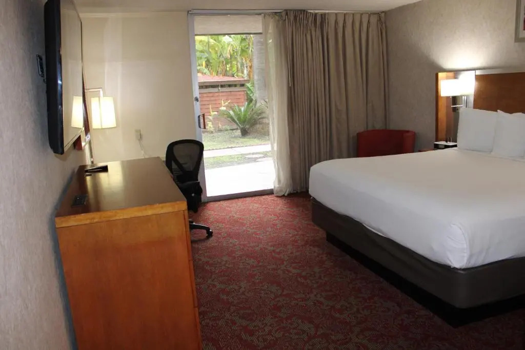 SureStay Plus Hotel by Best Western Bakersfield North