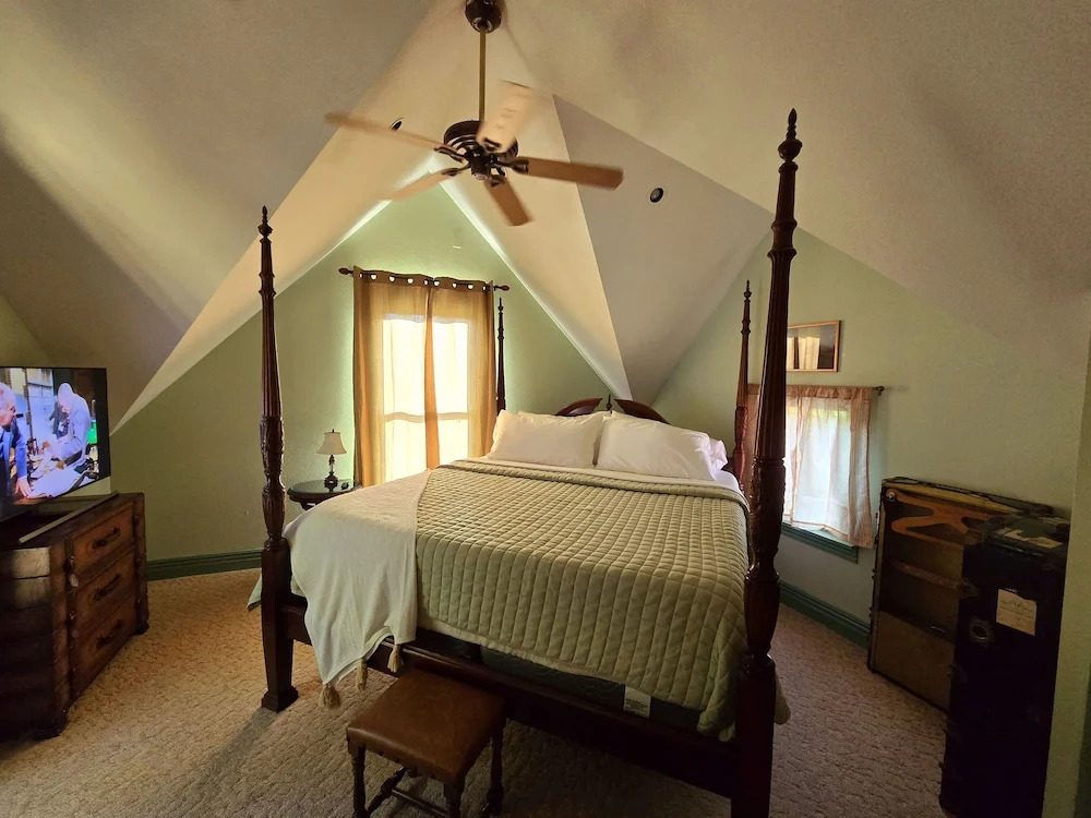 The 1883 Peabody House Bed & Breakfast