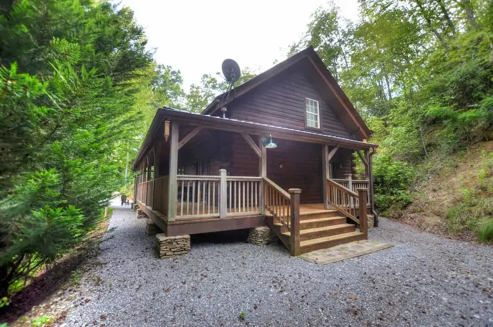 Moonshiner's Hideaway 2 Bedrooms 2 Bathrooms Cabin